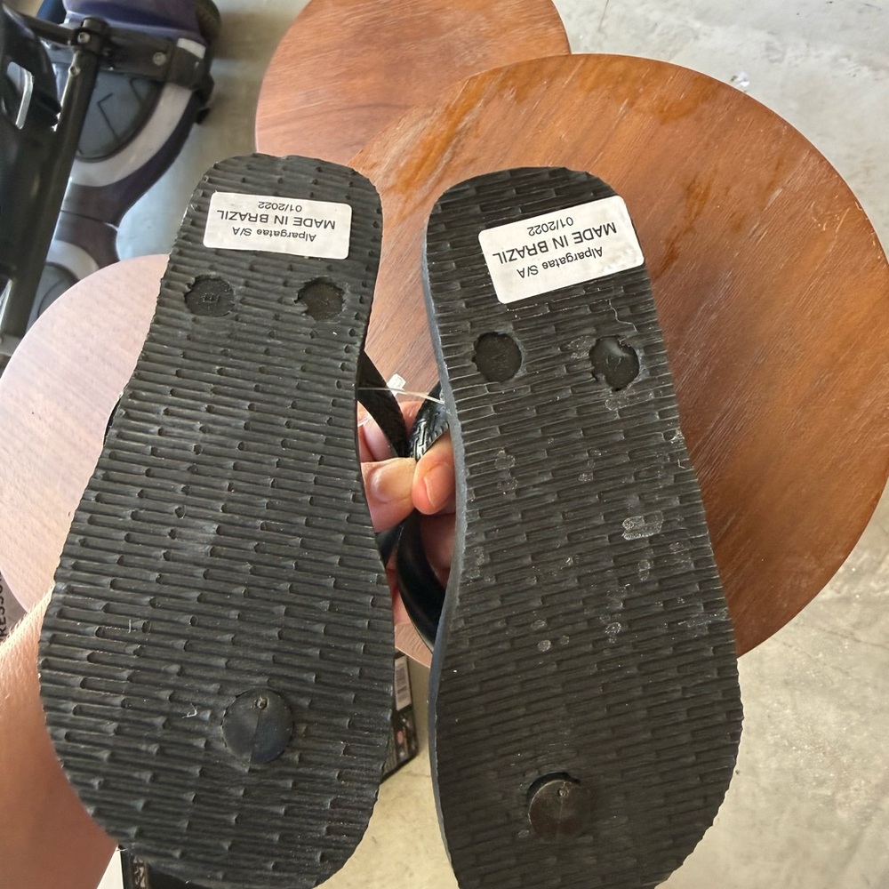 Brand New kids Havaianas -all black